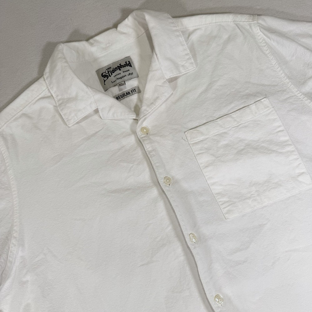 The Stronghold Shirt Mens XL White‎ Short Sleeve Button Up Regular Fit Knit